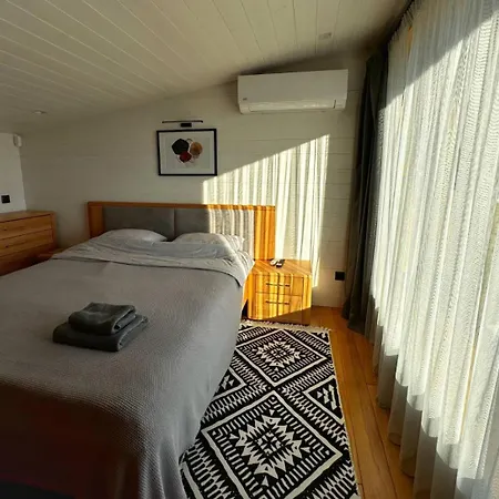 загора Chalet Novyy Kropivnik